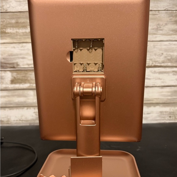 Tri-Fold LED Makeup Mirror with Touch Control - Rose Gold - Picture 4 of 5